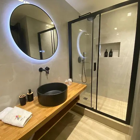 Aparthotel Triple A - Near Ermou Shopping Street - Family Hospitality - Free Parking! Athens